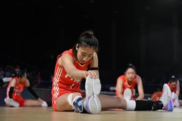 (250827) -- CHIANG MAI, Aug. 27, 2025 -- Wang Yuanyuan (front) of China warms up before the Preliminary Phase Pool F match between China and the Dominican Republic at the Volleyball Women s World Championship, WM, Weltmeisterschaft in Chiang Mai, Thailand, Aug. 27, 2025. ) (SP)THAILAND-CHIANG MAI-VOLLEYBALL-WOMEN S WORLD CHAMPIONSHIP-CHINA VS THE DOMINICAN REPUBLIC HouxZhaokang 