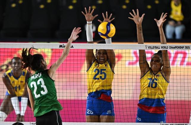 (250825) -- CHIANG MAI, Aug. 25, 2025 -- Doris Manco Gonzalez (2nd R) and Melissa Rangel (1st R) of Colombia block the ball during the Preliminary Phase Pool F match between Colombia and Mexico at the Volleyball Women s World Championship, WM, Weltmeisterschaft in Chiang Mai, Thailand, Aug. 27, 2025. ) (SP)THAILAND-CHIANG MAI-VOLLEYBALL-WOMEN S WORLD CHAMPIONSHIP-COLOMBIA VS MEXICO HouxZhaokang 