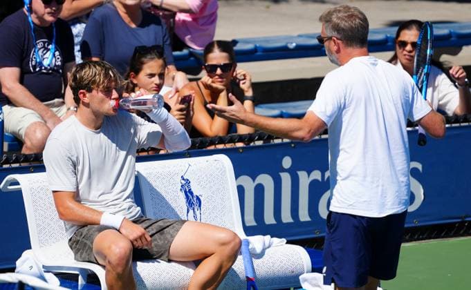 Jack Draper practices with coach James Trotman 2025 US Open, Day Four, USTA Billie Jean King National Tennis Center, New York, USA - 27 Aug 2025New York USTA Billie Jean King National T New York (NY) United States of America  Copyright: xJavierxGarcia Shutterstockx 15457575f