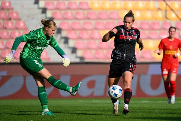 Michaela Khyrova of Sparta, right, shots a goal during the second qualifying round of women s Champions League, semi-finals match Sparta Praha vs Nordsjaelland in Prague, Czech Republic, August 27, 2025. At left is goalkeeper Molly Elly Isabel Race of Nordsjaelland. (CTKxPhoto MichalxKamaryt) CTKPhotoP2025082706162  CTKPhotoP2025082706162