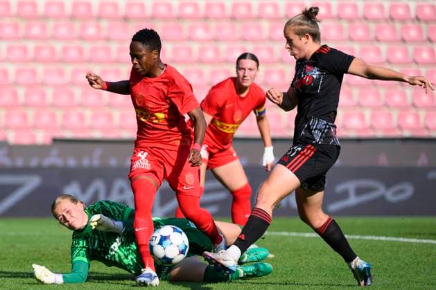 From left goalkeeper Molly Elly Isabel Race of Nordsjaelland, Bongeka Gamede of Nordsjaelland and Michaela Khyrova of Sparta in action during the second qualifying round of women s Champions League, semi-finals match Sparta Praha vs Nordsjaelland in Prague, Czech Republic, August 27, 2025. (CTKxPhoto MichalxKamaryt) CTKPhotoP2025082706183  CTKPhotoP2025082706183
