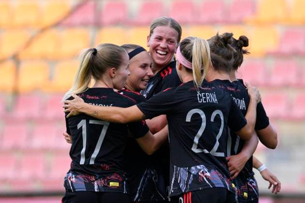 Hallie Bergford of Sparta, center, celebrates a goal with her teammates during the second qualifying round of women s Champions League, semi-finals match Sparta Praha vs Nordsjaelland in Prague, Czech Republic, August 27, 2025. (CTKxPhoto MichalxKamaryt) CTKPhotoP2025082706409  CTKPhotoP2025082706409