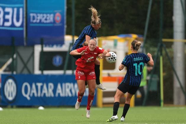 Milan, Italy, 27th August 2025. Lina Magull of FC Internazionale looks on as team mate Katie Bowen heads clear from Amalie Eikeland of SK Brann during the SK Brann vs FC Internazionale Women UEFA Womens Champions League match at Youth Development Centre, Milan. Picture credit should read: Jonathan Moscrop Sportimage EDITORIAL USE ONLY. No use with unauthorised audio, video, data, fixture lists, club league logos or live services. Online in-match use limited to 120 images, no video emulation. No use in betting, games or single club league player publications. SPI_010_JM_SKBRANN_INTER_UWCL SPI-4080-0010