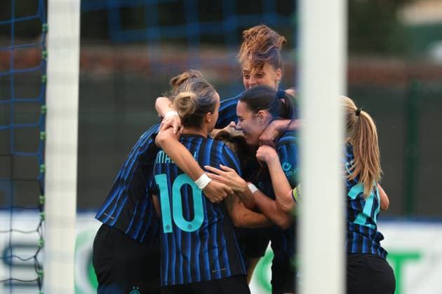 Milan, Italy, 27th August 2025. Karolina Lea Vilhjalmsdottir of FC Internazionale celebrates with team mates after scoring to give the side a 1-0 lead during the SK Brann vs FC Internazionale Women UEFA Womens Champions League match at Youth Development Centre, Milan. Picture credit should read: Jonathan Moscrop Sportimage EDITORIAL USE ONLY. No use with unauthorised audio, video, data, fixture lists, club league logos or live services. Online in-match use limited to 120 images, no video emulation. No use in betting, games or single club league player publications. SPI_017_JM_SKBRANN_INTER_UWCL SPI-4080-0017