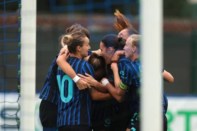 Milan, Italy, 27th August 2025. Karolina Lea Vilhjalmsdottir of FC Internazionale celebrates with team mates after scoring to give the side a 1-0 lead during the SK Brann vs FC Internazionale Women UEFA Womens Champions League match at Youth Development Centre, Milan. Picture credit should read: Jonathan Moscrop Sportimage EDITORIAL USE ONLY. No use with unauthorised audio, video, data, fixture lists, club league logos or live services. Online in-match use limited to 120 images, no video emulation. No use in betting, games or single club league player publications. SPI_018_JM_SKBRANN_INTER_UWCL SPI-4080-0018