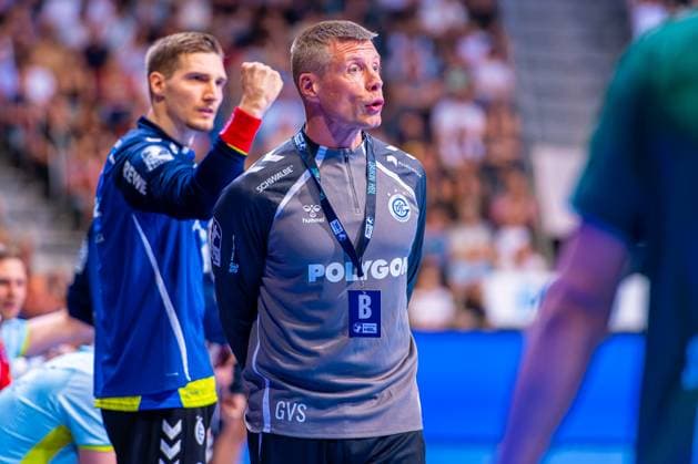 Gudjon Valur Sigurdsson VfL Gummersbach, coach f l , TSV Hannover Burgdorf green against VfL Gummersbach light blue on matchday 1 of the 2025 2026 season in the DAIKIN Handball Bundesliga 27 08 2025, ZAG Arena Hannover, GER , Copyright: xJanxGuentherx xTSVxHannover-Burgdorfx