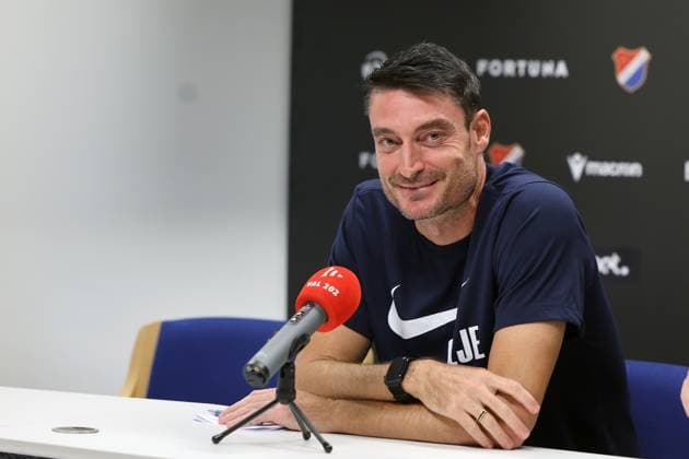 NK Celje coach Albert Riera at a press conference, PK, Pressekonferenz prior to the football Conference League 4th qualifying round return match Banik Ostrava vs NK Celje, Ostrava, Czech Republic, August 27, 2025. (CTKxPhoto PetrxSznapka) CTKPhotoP2025082706794  CTKPhotoP2025082706794