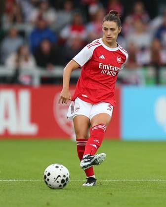 Borehamwood, England, August 27 2025: Emily Fox (2 Arsenal) passes the ball during the Friendly game between Arsenal and West Ham United at Mangata Developments Stadium, Meadow Park in Borehamwood, England. (Photo by Jay Patel Sports Press Photo SPP) Copyright: xx Sportspressphoto_SPR17097