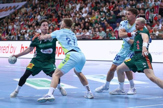 27 08 2025, xgox, Handball, Daikin HBL, TSV Hannover Burgdorf VfL Gummersbach v l Leif Tissier Hannover, 7 , Kristjan Horzen Gummersbach, 27 Hannover