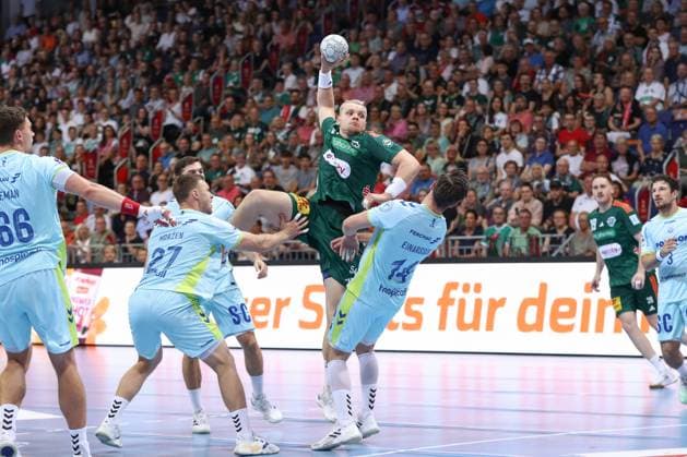 27 08 2025, xgox, Handball, Daikin HBL, TSV Hannover Burgdorf VfL Gummersbach v l Justus Fischer Hannover, 54 throws goal, Torschuetze, scores goal, Treffer, scores the goal Hannover