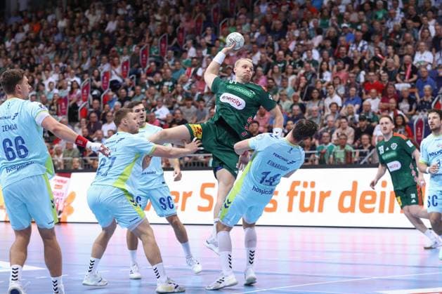 27 08 2025, xgox, Handball, Daikin HBL, TSV Hannover Burgdorf VfL Gummersbach v l Justus Fischer Hannover, 54 throws goal, Torschuetze, scores goal, Treffer, scores the goal Hannover
