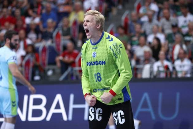 27 08 2025, xgox, Handball, Daikin HBL, TSV Hannover Burgdorf VfL Gummersbach v l Bertram Obling Gummersbach, 16 cheers over held ball, defended, held, Torhueter Hannover