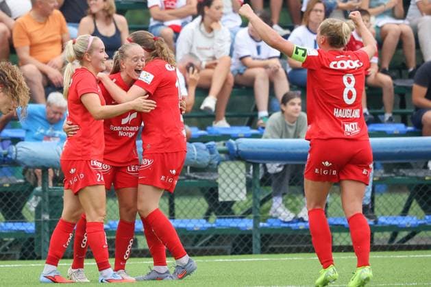 CALCIO - Champions League Women - SK Brann vs Inter - FC Internazionale exultation of SK BRANN after the win during SK Brann vs Inter - FC Internazionale, UEFA Champions League Women football match in Milan, Italy, August 27 2025 Milan Italy  Copyright: xIPAxSport ABACAx