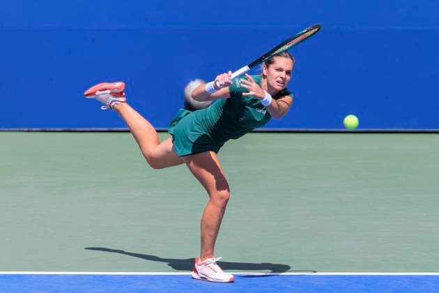 August 27, 2025, Flushing Meadows, New York, USA: Caty McNally hits a double backhand return during a match against Emma Navarro on Day 4 of the 2025 US Open at USTA Billie Jean King National Tennis Center on Wednesday August 27, 2025 in the Flushing neighborhood of the Queens borough of New York City. JAVIER ROJAS PI Flushing Meadows USA - ZUMAp124 20250827_zaa_p124_026 Copyright: xJavierxRojasx