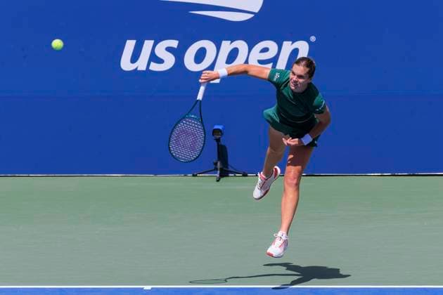 August 27, 2025, Flushing Meadows, New York, USA: Caty McNally serves during a match against Emma Navarro on Day 4 of the 2025 US Open at USTA Billie Jean King National Tennis Center on Wednesday August 27, 2025 in the Flushing neighborhood of the Queens borough of New York City. JAVIER ROJAS PI Flushing Meadows USA - ZUMAp124 20250827_zaa_p124_031 Copyright: xJavierxRojasx