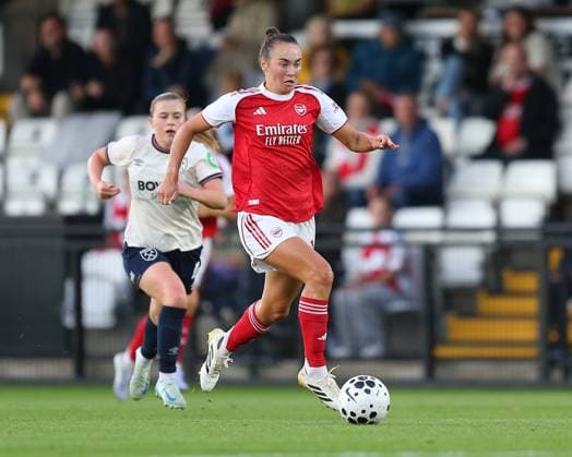 Borehamwood, England, August 27 2025: Caitlin Foord (19 Arsenal) on the ball during the Friendly game between Arsenal and West Ham United at Mangata Developments Stadium, Meadow Park in Borehamwood, England. (Photo by Jay Patel Sports Press Photo SPP) Copyright: xx Sportspressphoto_SPR17115