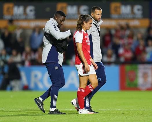 Borehamwood, England, August 27 2025: Laia Codina (5 Arsenal) walks off the pitch after receiving treatment for a head injury during the Friendly game between Arsenal and West Ham United at Mangata Developments Stadium, Meadow Park in Borehamwood, England. (Photo by Jay Patel Sports Press Photo SPP) Copyright: xx Sportspressphoto_SPR17122