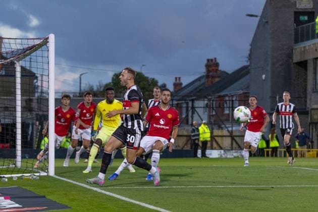 Grimsby Town FC v Manchester United, ManU EFL Cup 27 08 2025. Charles Vernam of Grimsby Town just misses a crossed ball during the EFL Cup match between Grimsby Town FC and Manchester United at Blundell Park, Grimsby, United Kingdom on 27 August 2025. Editorial use only DataCo restrictions apply See www.football-dataco.com , Copyright: xJezxTighex PSI-22699-0030