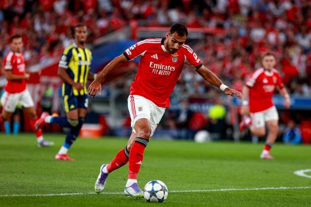 Vangelis Pavlidis of SL Benfica in action during the UEFA Champions League play-off second leg match between SL Benfica and Fenerbahce at Estadio da Luz on August 27, 2025 in Lisbon, Portugal. UEFA Champions League play-off 2nd Leg - SL Benfica vs Fenerbahce (Valter Gouveia SPP) Copyright: xValterxGouveia SPPx spp-en-VaGo-VG_L9785