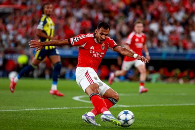 Vangelis Pavlidis of SL Benfica in action during the UEFA Champions League play-off second leg match between SL Benfica and Fenerbahce at Estadio da Luz on August 27, 2025 in Lisbon, Portugal. UEFA Champions League play-off 2nd Leg - SL Benfica vs Fenerbahce (Valter Gouveia SPP) Copyright: xValterxGouveia SPPx spp-en-VaGo-VG_L9788