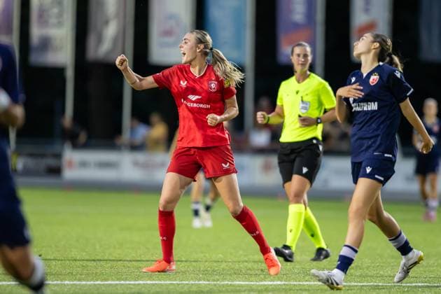Enschede, Netherlands, August 27th 2025: Jill Roord (10 FC Twente) celebrates after scoring her teams fourth goal during the UEFA Womens Champions League Second Qualifying Round football game between FC Twente and Crvena Zvezda at Sportpark Schreurserve in Enschede, Netherlands. (Leiting Gao SPP) Copyright: xLeitingxGaox xSPPx spp-en-LeGaSp-LGext20250827-9121bsr