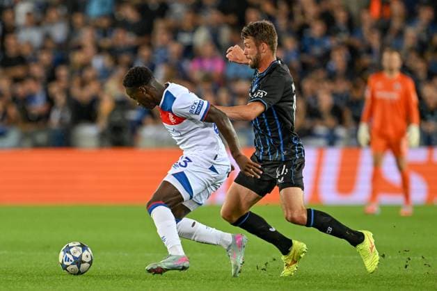 250827 Club Brugge vs Glasgow Rangers Djeidi Gassama (23) of Rangers fighting for the ball with Brandon Mechele (44) of Club Brugge during the Uefa Champions League play offs second leg game in season 2025 - 2026 between Club Brugge KV and Glasgow Rangers on August 27 , 2025 in Brugge, Belgium. (Photo by David Catry Isosport) Brugge Belgium  Copyright: xDavidxCatryx 20250827DSC_9458