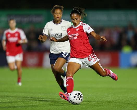 Borehamwood, England, August 27 2025: Taylor Hinds (24 Arsenal) crosses the ball during the Friendly game between Arsenal and West Ham United at Mangata Developments Stadium, Meadow Park in Borehamwood, England. (Photo by Jay Patel Sports Press Photo SPP) Copyright: xx Sportspressphoto_SPR17131