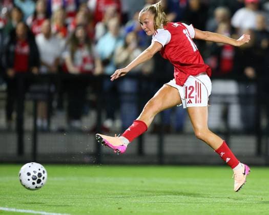 Borehamwood, England, August 27 2025: Frida Leonhardsen Maanum (12 Arsenal) scores her second goal of the game during the Friendly game between Arsenal and West Ham United at Mangata Developments Stadium, Meadow Park in Borehamwood, England. (Photo by Jay Patel Sports Press Photo SPP) Copyright: xx Sportspressphoto_SPR17138