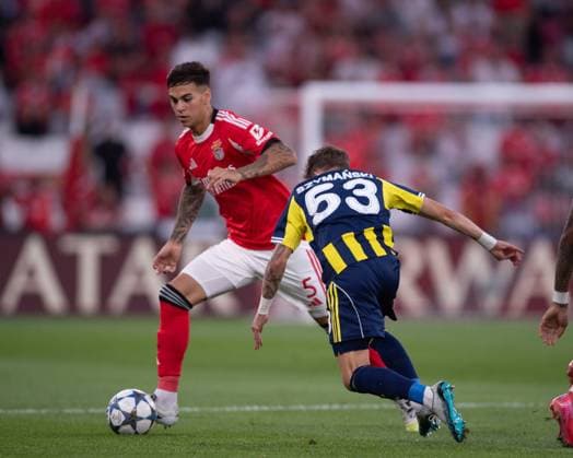 August 27, 2025, Lisboa, Lisboa, Portugal: ENZO BARRENECHEA from SL Benfica seen on action during the UEFA Champions League playoff match between SL Benfica and Fenerbahce SK at Estadio do Lisboa e Benfica on August 27, 2025 in Lisboa, Portugal. Lisboa Portugal - ZUMAl192 20250827_zsp_l192_041 Copyright: xMiguelxLemosx