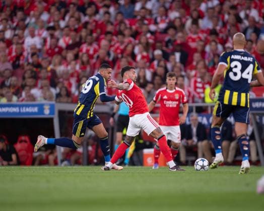 August 27, 2025, Lisboa, Lisboa, Portugal: NICOLAS OTAMENDI from SL Benfica seen on action during the UEFA Champions League playoff match between SL Benfica and Fenerbahce SK at Estadio do Lisboa e Benfica on August 27, 2025 in Lisboa, Portugal. Lisboa Portugal - ZUMAl192 20250827_zsp_l192_045 Copyright: xMiguelxLemosx