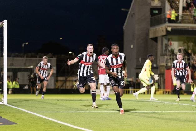 Grimsby Town FC v Manchester United, ManU EFL Cup 27 08 2025. GOAL 2 - 0 Tyrell Warren of Grimsby Town scores a goal and celebrates during the EFL Cup match between Grimsby Town FC and Manchester United at Blundell Park, Grimsby, United Kingdom on 27 August 2025. Editorial use only DataCo restrictions apply See www.football-dataco.com , Copyright: xJezxTighex PSI-22699-0043