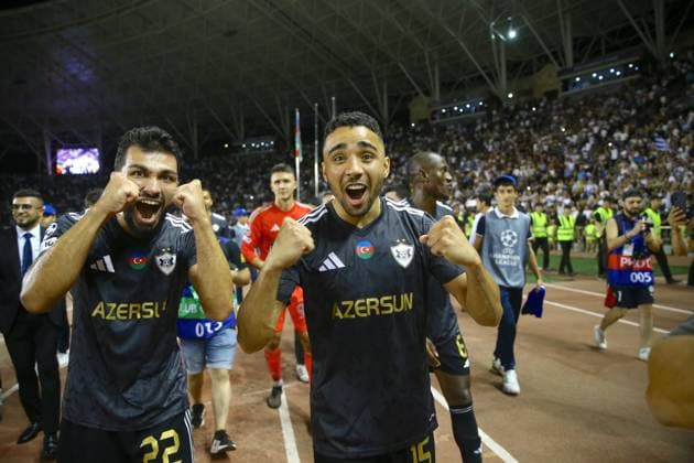 Qarabag celebrate Champions League qualification after victory over Ferencvaros in Baku BAKU, AZERBAIJAN - AUGUST 27: Qarabag players celebrate with their fans after defeating Hungary’s Ferencvaros to qualify for the UEFA Champions League during the play-off round match between Qarabag and Ferencvaros in Baku, Azerbaijan on August 27, 2025. Resul Rehimov Anadolu Baku Azerbaijan. Editorial use only. Please get in touch for any other usage.  Copyright: x2025xAnadoluxResulxRehimovx