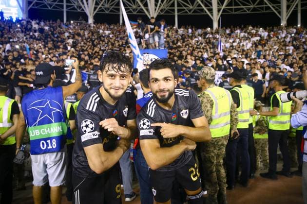 Qarabag celebrate Champions League qualification after victory over Ferencvaros in Baku BAKU, AZERBAIJAN - AUGUST 27: Qarabag players celebrate with their fans after defeating Hungary’s Ferencvaros to qualify for the UEFA Champions League during the play-off round match between Qarabag and Ferencvaros in Baku, Azerbaijan on August 27, 2025. Resul Rehimov Anadolu Baku Azerbaijan. Editorial use only. Please get in touch for any other usage.  Copyright: x2025xAnadoluxResulxRehimovx