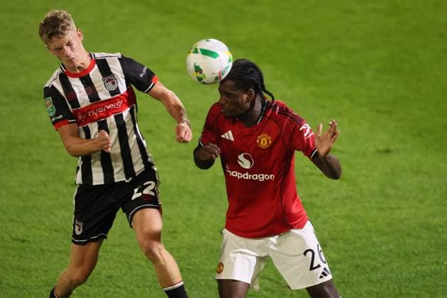 Cameron Gardner of Grimsby Town and Ayden Heaven of Manchester United, ManU Grimsby Town v Manchester United, EFL Carabao Cup, Second Round, Football, Blundell Park, Grimsby, UK - 27 Aug 2025Grimsby Blundell Park United Kingdom EDITORIAL USE ONLY No use with unauthorised audio, video, data, fixture lists, club league logos or live services. Online in-match use limited to 120 images, no video emulation. No use in betting, games or single club league player publications.  Copyright: xPaulxCurrie Shutterstockx 15457582bu
