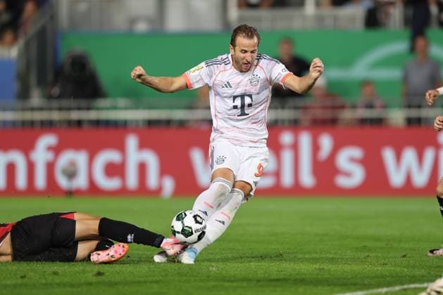 27.08.2025, xdcx, Fussball DFB-Pokal 1. Runde, SV Wehen Wiesbaden - FC Bayern München, v.l., Foul an Harry Kane (FC Bayern München) DFL DFB REGULATIONS PROHIBIT ANY USE OF PHOTOGRAPHS AS IMAGE SEQUENCES AND OR QUASI-VIDEO. *** 27 08 2025, xdcx, Soccer DFB Pokal 1 Round, SV Wehen Wiesbaden FC Bayern München, v l , Foul on Harry Kane FC Bayern München DFL DFB REGULATIONS PROHIBIT ANY USE OF PHOTOGRAPHS AS IMAGE SEQUENCES AND OR QUASI VIDEO Copyright: HMBxMedia Claus