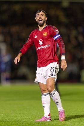 Grimsby Town FC v Manchester United, ManU EFL Cup 27 08 2025. Bruno Fernandes of Manchester United shouts out during the EFL Cup match between Grimsby Town FC and Manchester United at Blundell Park, Grimsby, United Kingdom on 27 August 2025. Editorial use only DataCo restrictions apply See www.football-dataco.com , Copyright: xJezxTighex PSI-22699-0083