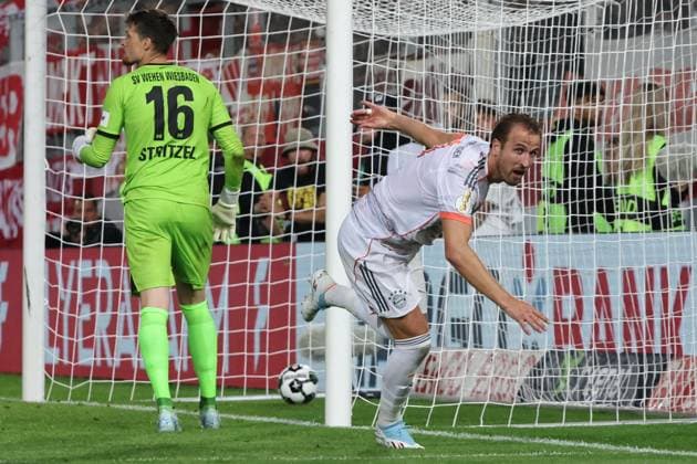 Matchwinner Harry Edward Kane (FC Bayern München, 9) mit dem Torjubel und Tor zum 2:3 Sieg in der 90+5 Minute, Nachspielzeit , DFB-Pokal, 1. Runde, SV Wehen Wiesbaden - Bayern München, Fussball Bundesliga, 1. Bundesliga, Saison 2025 2026, 27.08.2025, - *** Matchwinner Harry Edward Kane FC Bayern Munich, 9 with the goal celebration and goal for the 2 3 victory in the 90 5 minute, injury time , DFB Cup, 1 round, SV Wehen Wiesbaden Bayern Munich, Soccer Bundesliga, 1 Bundesliga, Season 2025 2026, 27 08 2025,