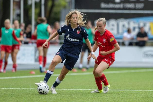 Enschede, Netherlands, August 27th 2025: Sofija Sremcevic (10 Crvena Zvezda) runs with the ball during the UEFA Womens Champions League Second Qualifying Round football game between FC Twente and Crvena Zvezda at Sportpark Schreurserve in Enschede, Netherlands. (Leiting Gao SPP) Copyright: xLeitingxGaox xSPPx spp-en-LeGaSp-LGext20250827-8158bsr