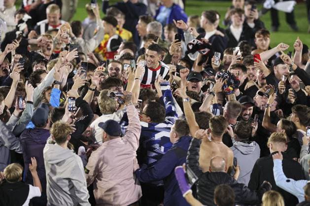 Jaze Kabia of Grimsby Town celebrates with the fas at the end of the match Grimsby Town v Manchester United, ManU EFL Carabao Cup, Second Round, Football, Blundell Park, Grimsby, UK - 27 Aug 2025Grimsby Blundell Park United Kingdom EDITORIAL USE ONLY No use with unauthorised audio, video, data, fixture lists, club league logos or live services. Online in-match use limited to 120 images, no video emulation. No use in betting, games or single club league player publications.  Copyright: xPaulxCurrie Shutterstockx 15457582ct