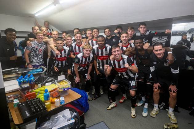 Grimsby Town celebrate aftyer the match. Grimsby Town v Manchester United, ManU EFL Carabao Cup, Second Round, Football, Blundell Park, Grimsby, UK - 27 Aug 2025Grimsby Blundell Park United Kingdom EDITORIAL USE ONLY No use with unauthorised audio, video, data, fixture lists, club league logos or live services. Online in-match use limited to 120 images, no video emulation. No use in betting, games or single club league player publications.  Copyright: xRyanxBrowne Shutterstockx 15457581bx