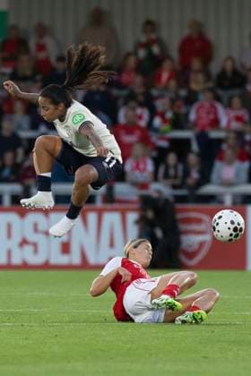 Kyra Cooney-Cross of Arsenal Women challenges for the ball during the Pre-season Friendly match between Arsenal Women and West Ham United Women at Meadow Park, Borehamwood, England on 27 August 2025. Copyright: xJoshuaxSmithx 43810010