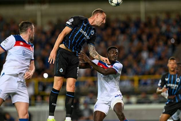 250827 Club Brugge vs Glasgow Rangers Gustaf Nilsson (19) of Club Brugge fighting for the ball with Nasser Djiga (24) of Rangers during the Uefa Champions League play offs second leg game in season 2025 - 2026 between Club Brugge KV and Glasgow Rangers on August 27 , 2025 in Brugge, Belgium. (Photo by David Catry Isosport) Brugge Belgium  Copyright: xDavidxCatryx 20250827DSC_1607