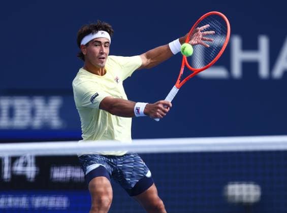 2025 US Open Tennis Championships, Day Four, Billy Jean-King Tennis Centre, Flushing Meadows, New York, USA, 27 08 2025 Francisco Comesana (ARG) in action during his second round match against Cameron Norrie (GBR) in the 2025 US Open at Flushing Meadows New York Billy Jean King Tennis Centre, Flushing Meadows New York USA Copyright: xMarkxGreenwoodx