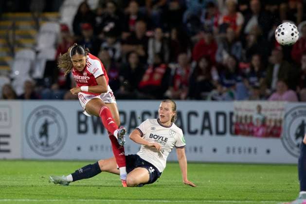 Olivia Smith of Arsenal Women shoots at goal during the Pre-season Friendly match between Arsenal Women and West Ham United Women at Meadow Park, Borehamwood, England on 27 August 2025. Copyright: xJoshuaxSmithx 43810016