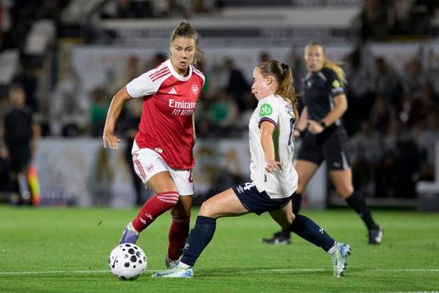 Victoria Pelova of Arsenal Women on the ball during the Pre-season Friendly match between Arsenal Women and West Ham United Women at Meadow Park, Borehamwood, England on 27 August 2025. Copyright: xJoshuaxSmithx 43810021