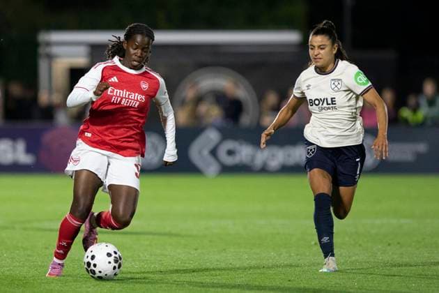 Viv Lia of Arsenal Women on the ball during the Pre-season Friendly match between Arsenal Women and West Ham United Women at Meadow Park, Borehamwood, England on 27 August 2025. Copyright: xJoshuaxSmithx 43810028