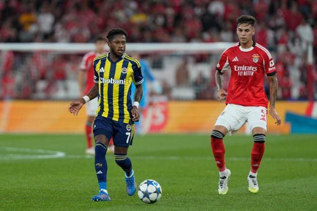 UEFA CHAMPIONS LEAGUE: BENFICA x FENERBAHCE Fred (Frederico Rodrigues de Paula Santos) of Fenerbahce SK (L) and Enzo Barrenechea of SL Benfica (R) in action during UEFA Champions League 2025 26 Play-offs 2nd leg between SL Benfica and Fenerbahce SK at Estadio da Luz in Lisbon, Portugal. 27 08 2025 Lisbon Estadio da Luz Lisbon Portugal Copyright: xBrunoxdexCarvalhox