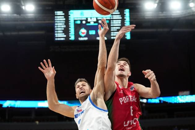 (250828) -- RIGA, Aug. 28, 2025 -- Tomas Kyzlink (L) of the Czech Republic vies with Francisco Amarante of Portugal during the FIBA EuroBasket 2025 group A match between the Czech Republic and Portugal in Riga, Latvia, on Aug. 27, 2025. (Photo by Xinhua) (SP)LATVIA-RIGA-BASKETBALL-FIBA-EUROBASKET-CZE VS POR EdijsxPalens 