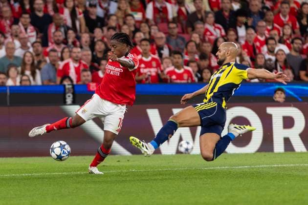 UEFA Champions League SL Benfica Vs Fenerbahce in Lisbon, Portugal - 27 Aug 2025 Leandro Barreiro (L) of SL Benfica and Sofyan Amrabat (R) of Fenerbahce seen in action during the UEFA Champions League playoff 2nd leg match between SL Benfica and Fenerbahce at Estadio da Luz Stadium. Final score SL Benfica 1 : 0 Fenerbahce Lisbon Portugal Copyright: xHugoxAmaralx xSOPAxImagesx slbenfica_fenerbahce_playoff_champions_league12