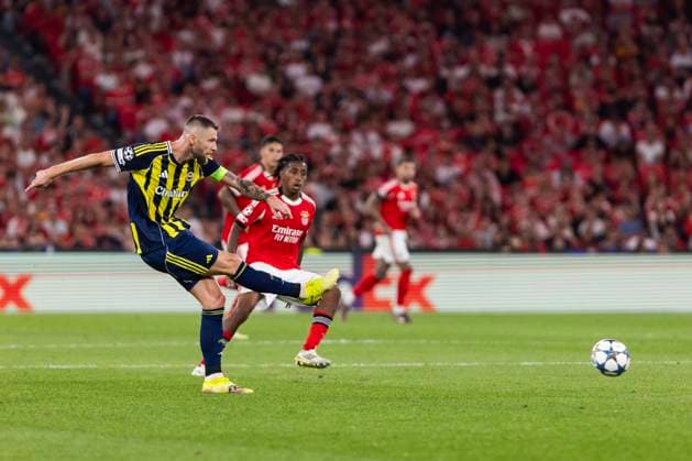 August 27, 2025, Lisbon, Portugal: Milan Skriniar of Fenerbahce seen in action during the UEFA Champions League playoff 2nd leg match between SL Benfica and Fenerbahce at Estadio da Luz Stadium. Final score SL Benfica 1 : 0 Fenerbahce Lisbon Portugal - ZUMAs197 20250827_aaa_s197_542 Copyright: xHugoxAmaralx